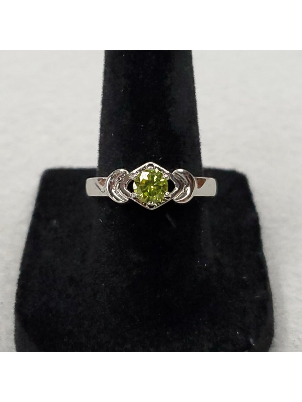 Rhinestone Ring Sz 7.25 Green Solitaire Silver Tone